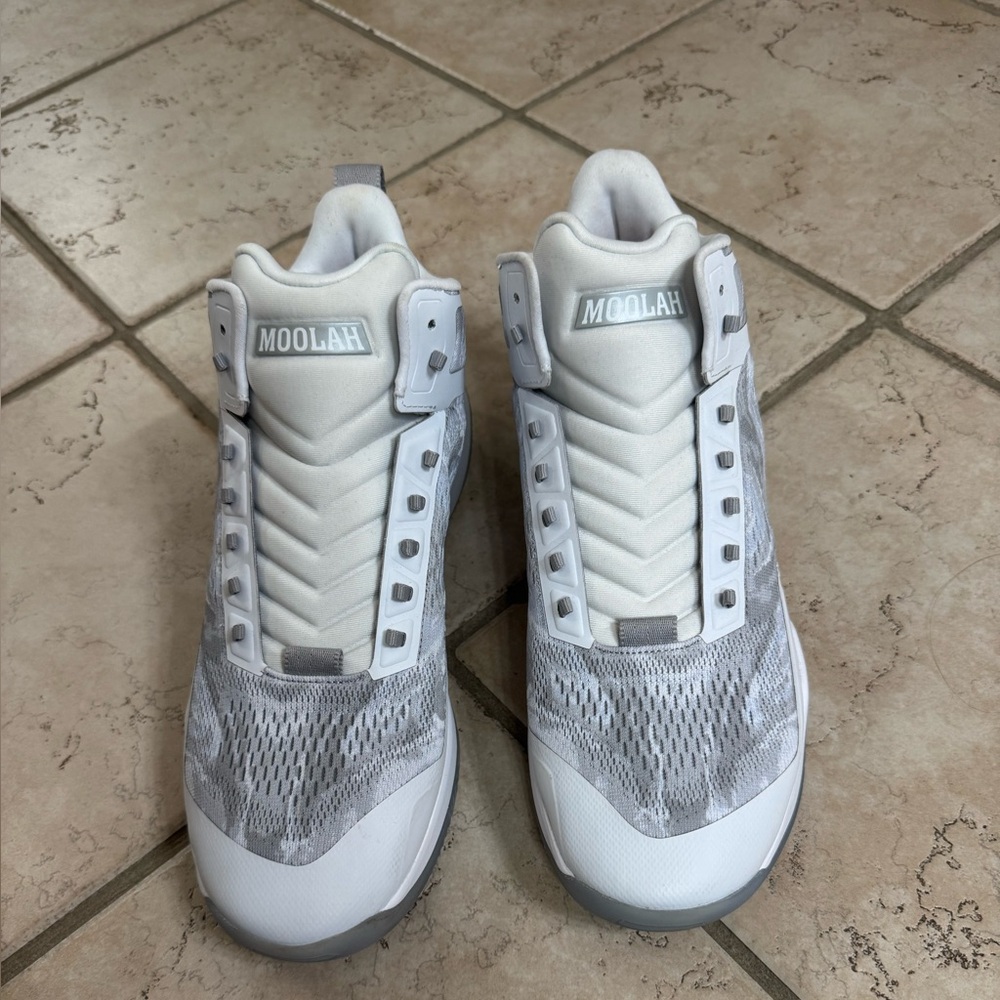 Moolah Kicks Neovolt Pro Mid women’s high top basketball shoes. Size 11.